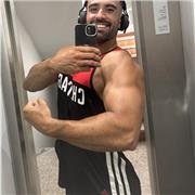 Entrenador personal enfocado en la ganancia de masa muscular y mejora de la calidad de vida